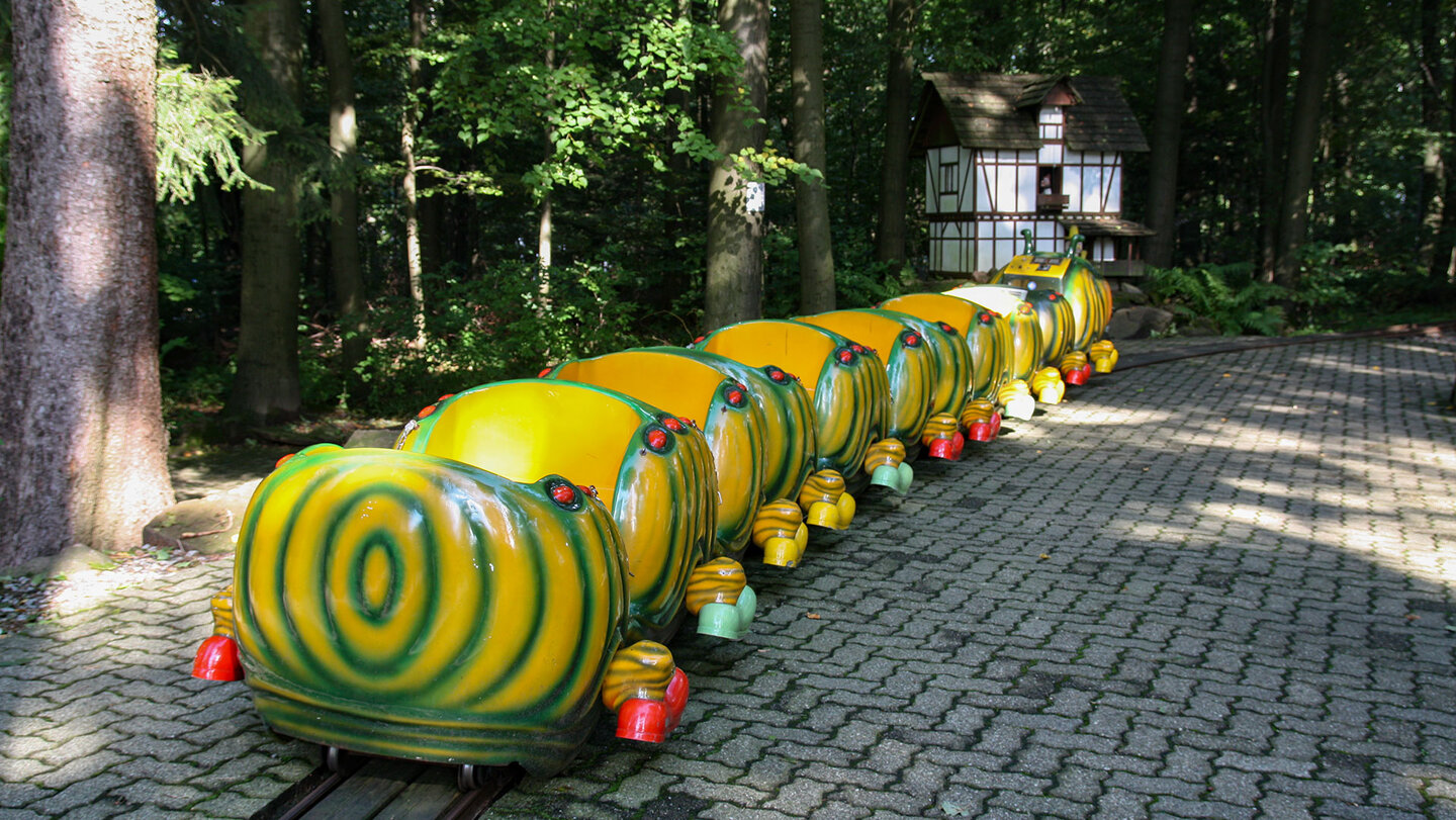 die Raupenbahn im Freizeitpark Heidelberger Märchenparadies am Königstuhl die Raupenbahn im Märchenparadies am Königstuhl