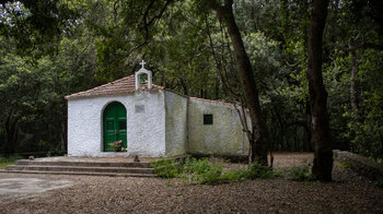 die weiße Kapelle Ermita de Nuestra Señora de Lourdes