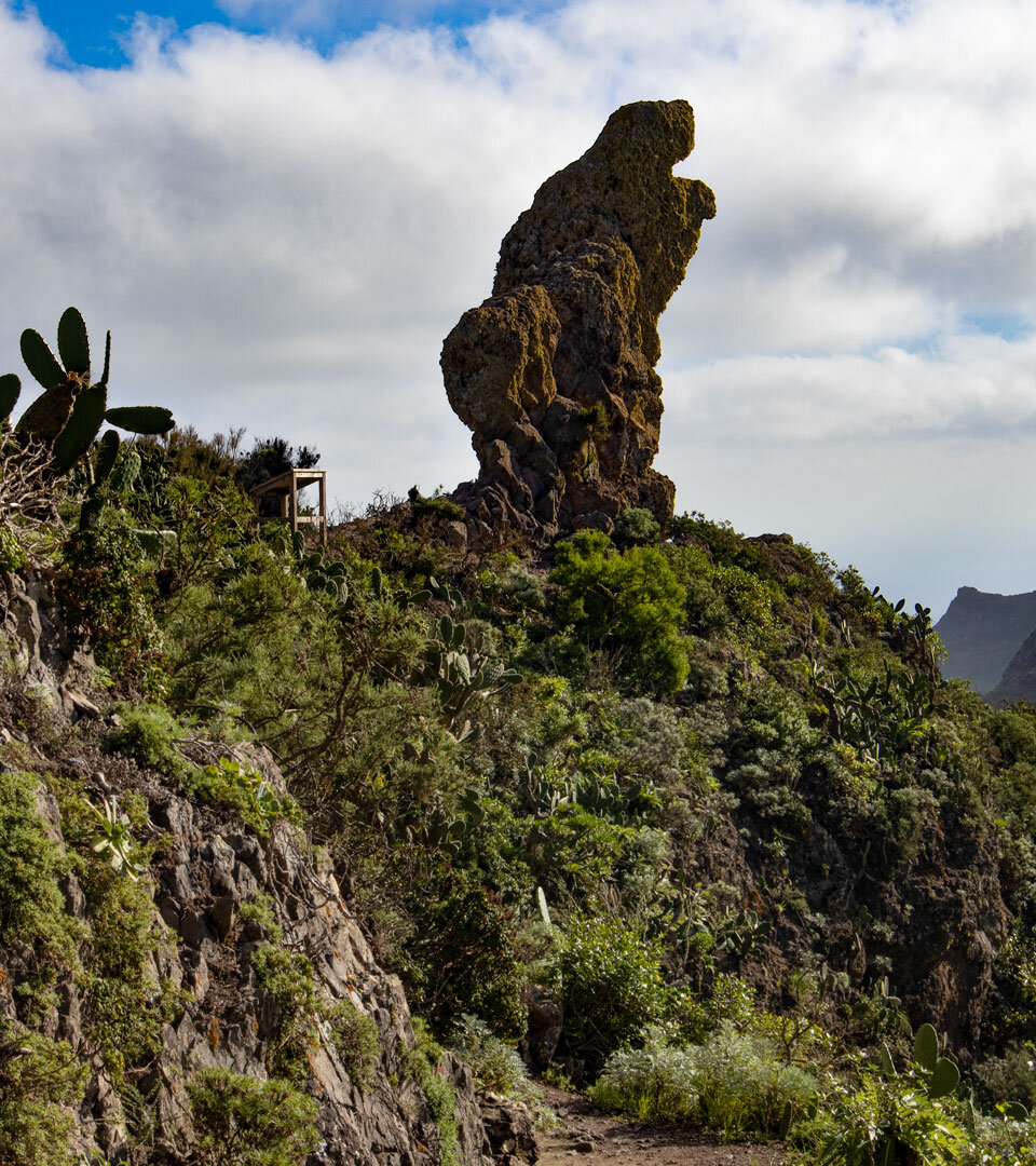 die imposante Felsformation Roque el Pilón | © ©SUNHIKES