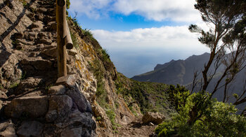 in Treppen angelegter Wanderweg zwischen Tafada und Chamorga | © ©SUNHIKES