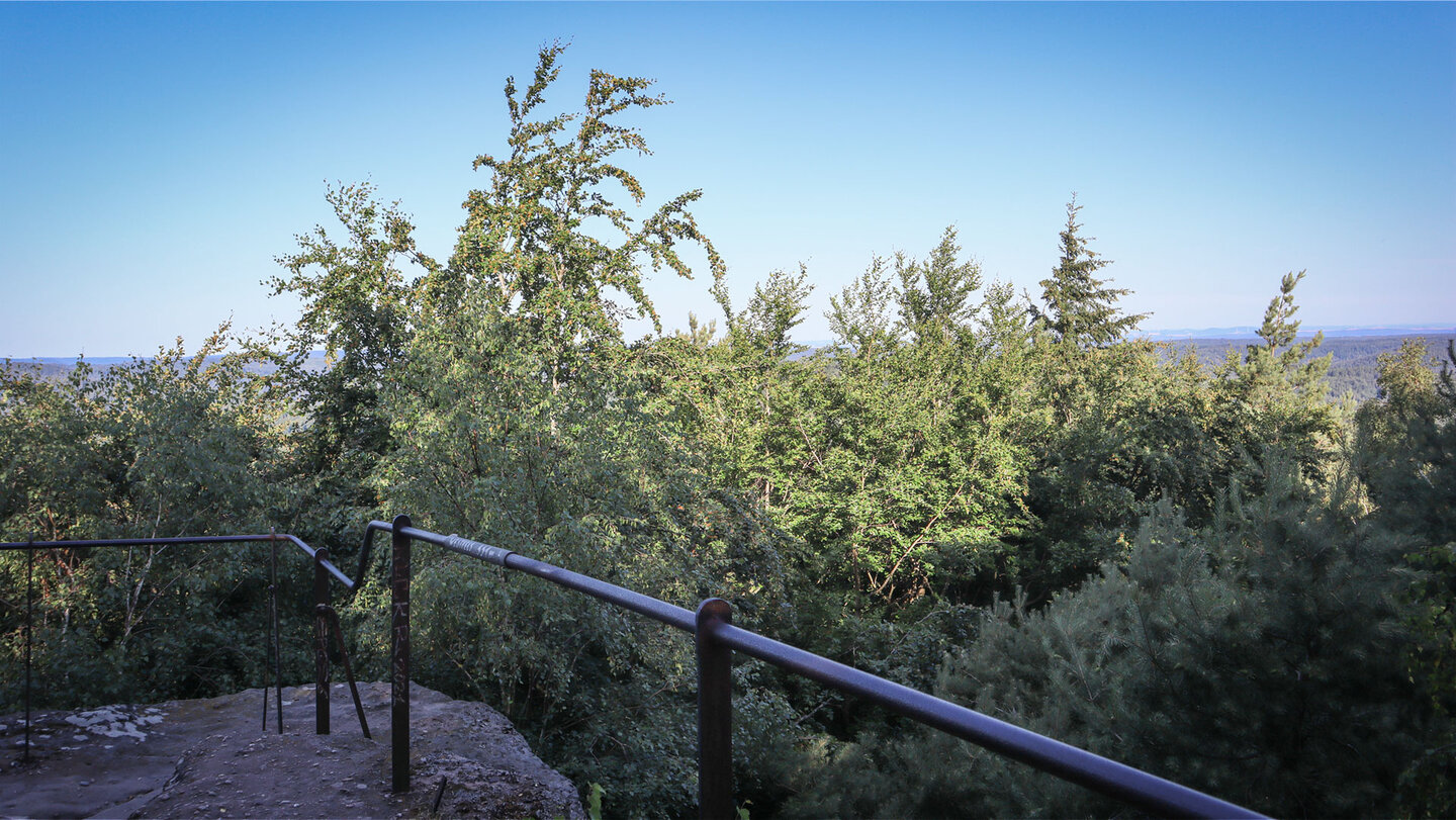 Der Aussichtspunkt Westfels am Drachenfels im Pfälzerwald