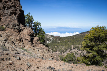 Ausblick auf die Nachbarinsel La Gomera auf der Wanderung | © ©SUNHIKES