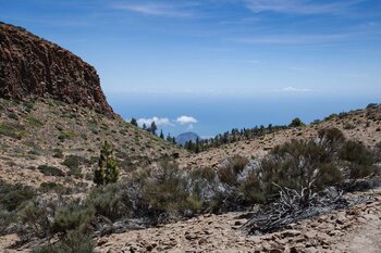 Blick auf den Ozean im Süden Teneriffas mit dem hervorragenden Gipfel des Roque del Conde | © ©SUNHIKES