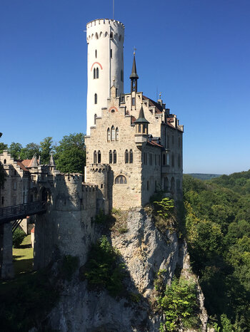 Schloss Lichtenstein mit Torhaus und Zugbrücke