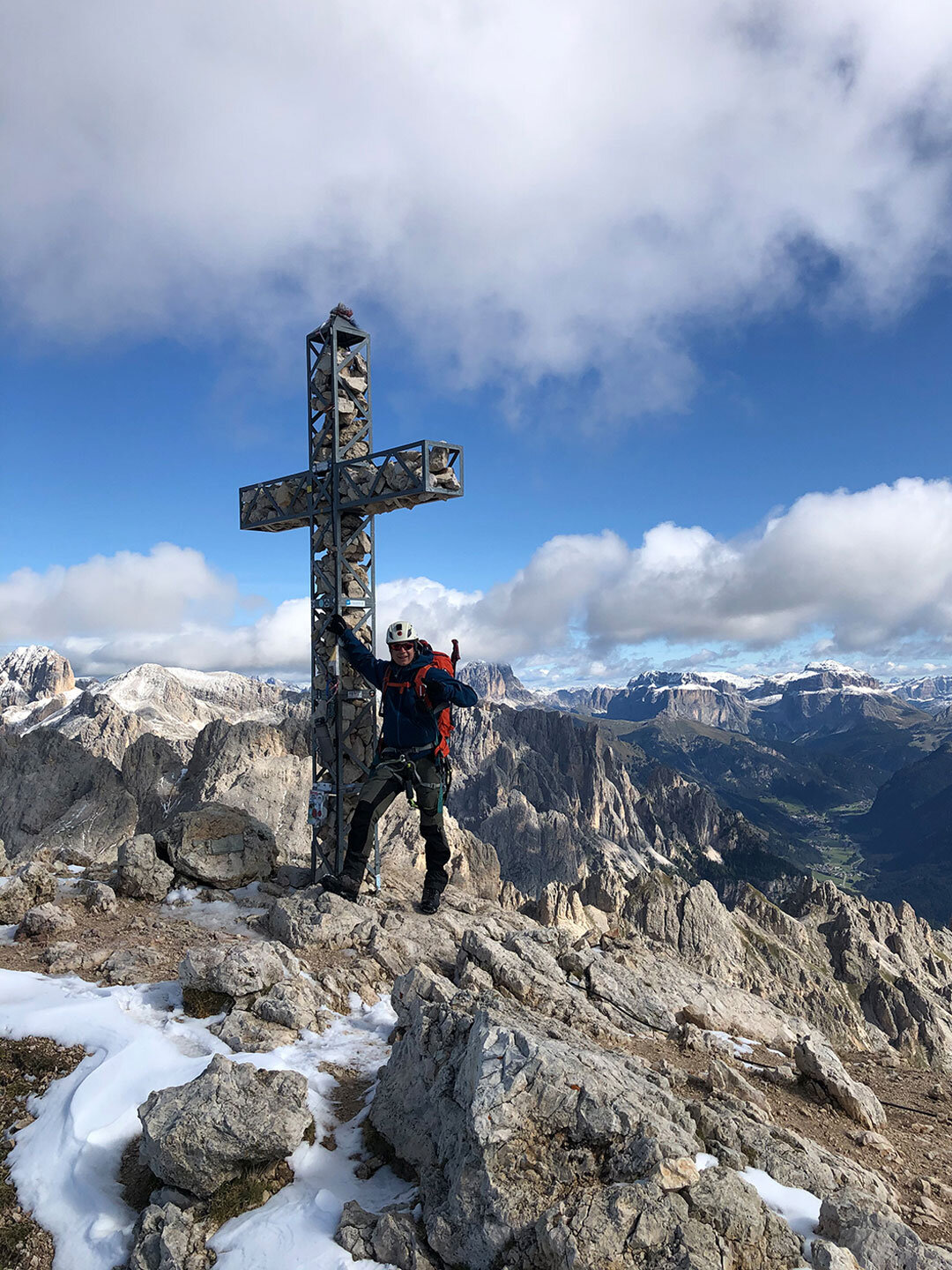 am Gipfelkreuz der Rotwand im Rosengarten in den Dolomiten Gipfelkreuz der Rotwand - Rosengarten, Dolomiten