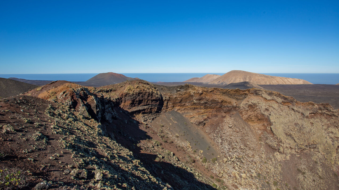 Blick über den Krater der Caldera Escondida zur Caldera Blanca