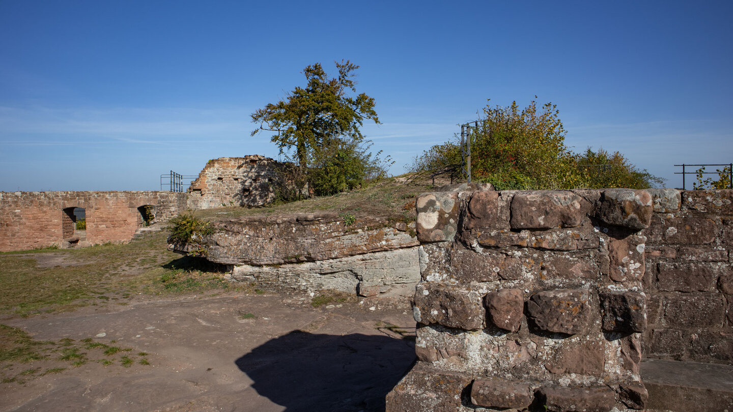 Burganlage der Ruine Lindelbrunn