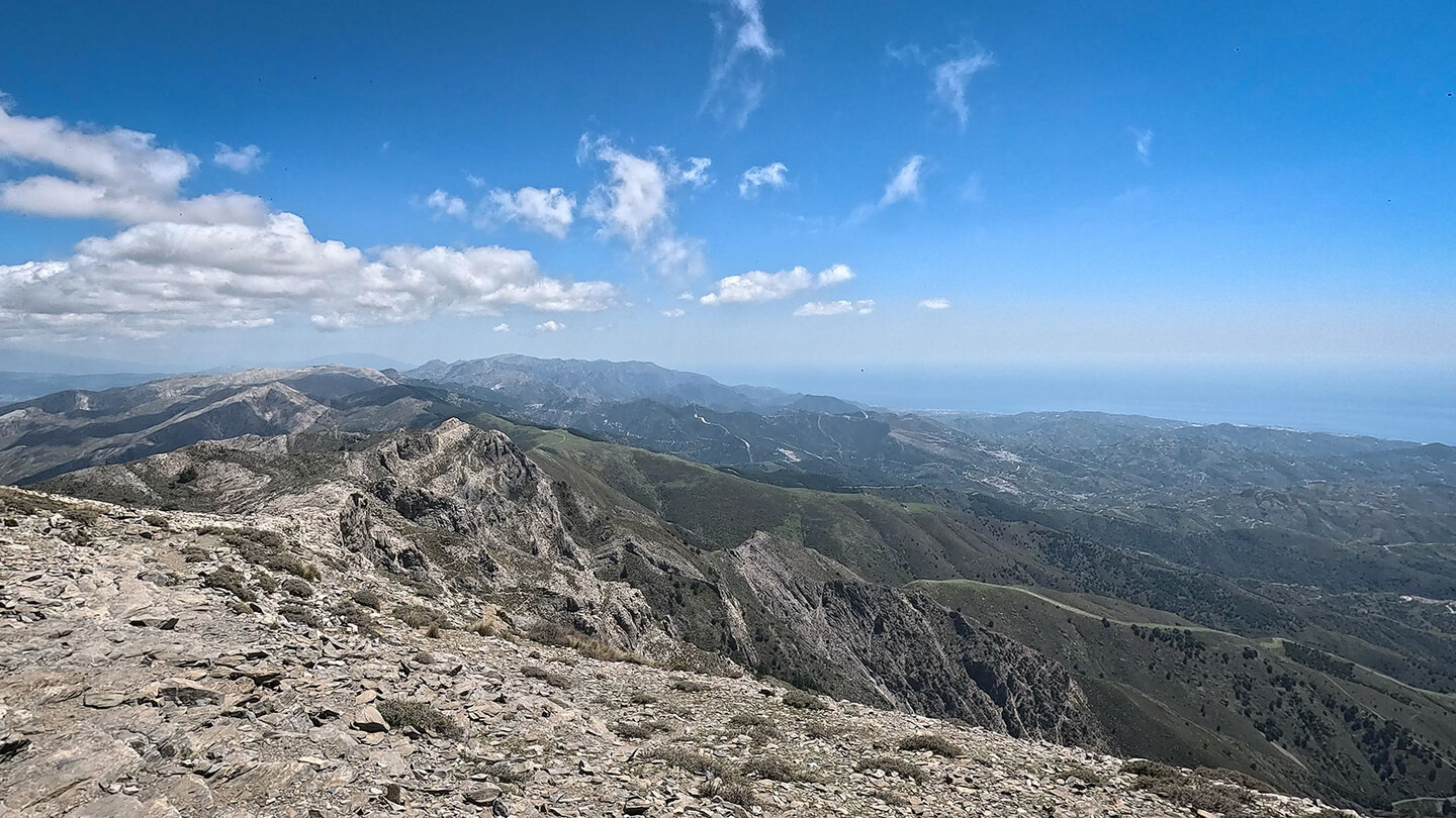 Panorama des La Maroma über die Sierra de Tejeda bis zum Mittelmeer Panorama des La Maroma über die Sierra de Tejeda bis zum Mittelmeer