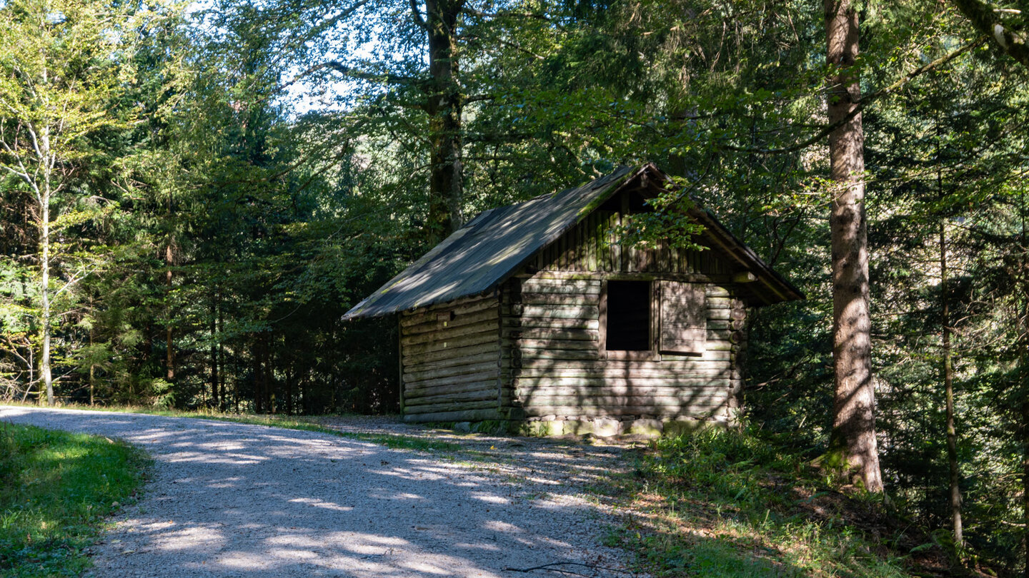 die Rossgrundhütte am Wanderweg die Rossgrundhütte am Wanderweg
