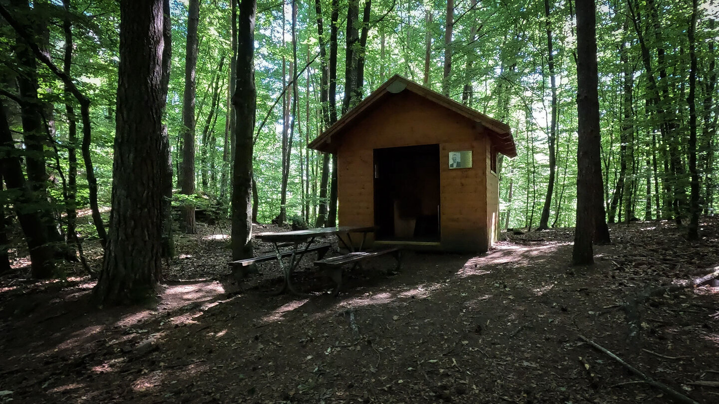 Rastplatz an der Dekan-Martin-Ehling-Hütte bei Rodalben Dekan-Martin-Ehling-Hütte bei Rodalben