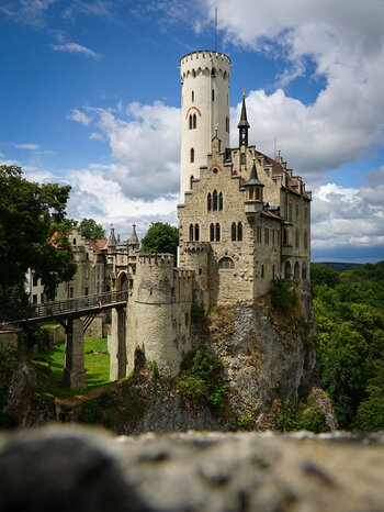 Schloss Lichtenstein mit seinem Burggraben