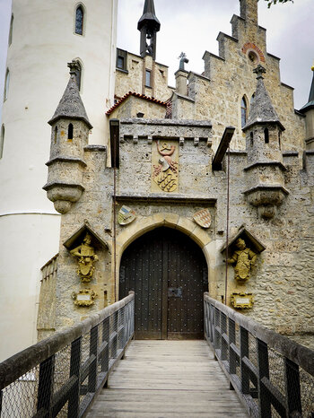 das Torhaus mit Zugbrücke auf Schloss Lichtenstein
