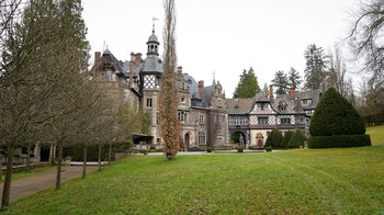 der gepflegte Schlosspark am Schloss Rauischholzhausen