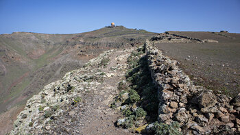 Wanderweg mit Blick auf den Peñas del Chache