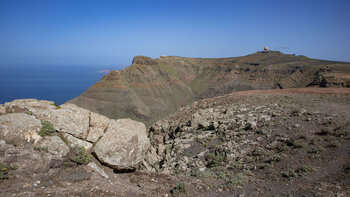 Ausblicke aufs Risco de Famara entlang der Wanderroute