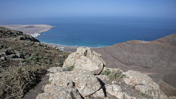 Ausblick vom Famara-Gebirge auf den Atlantik