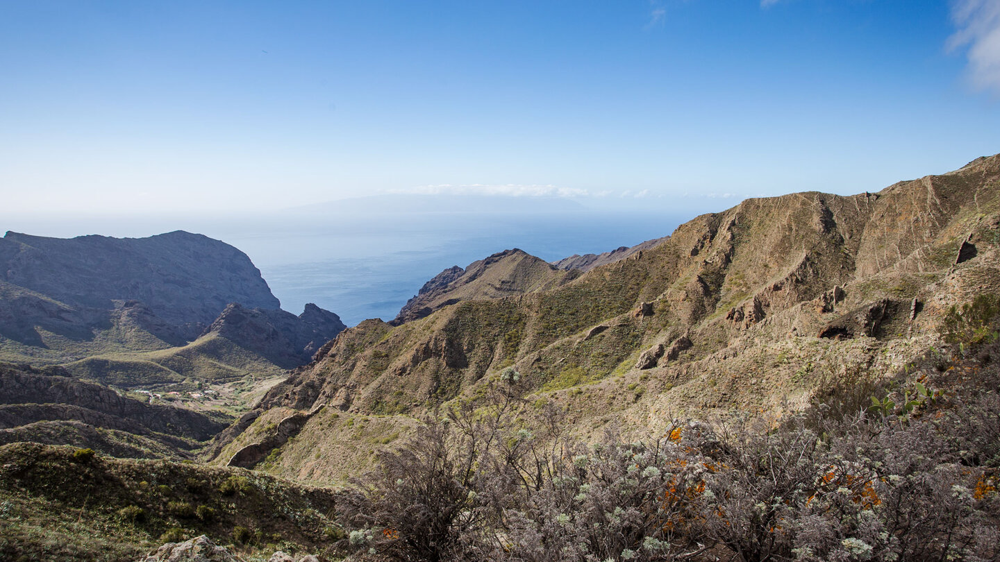 Blick auf den Ort Los Carrizales vom Mirador Altos de Baracán