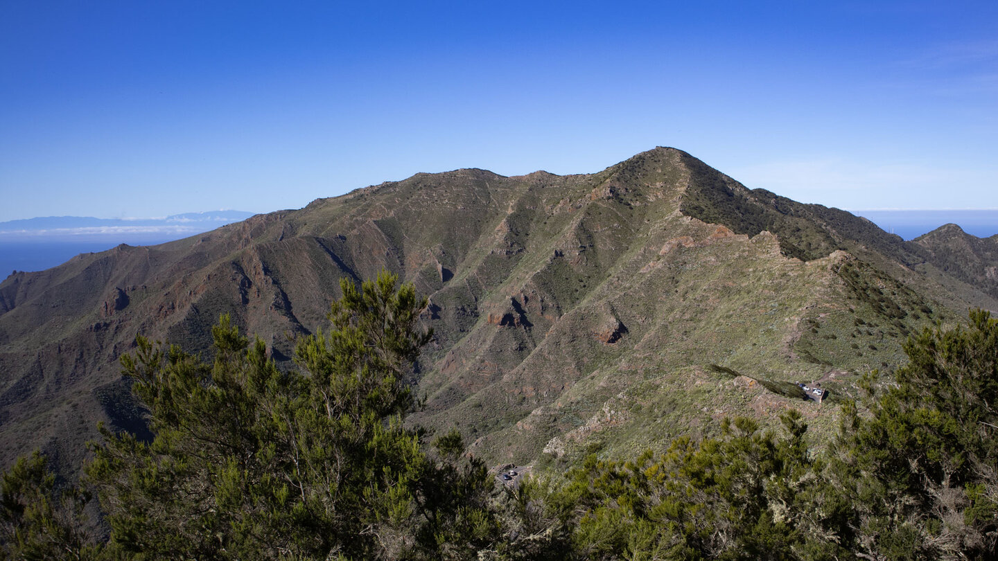 Blick vom Bergkamm Cumbre de Bolico auf die Cumbres de Baracán