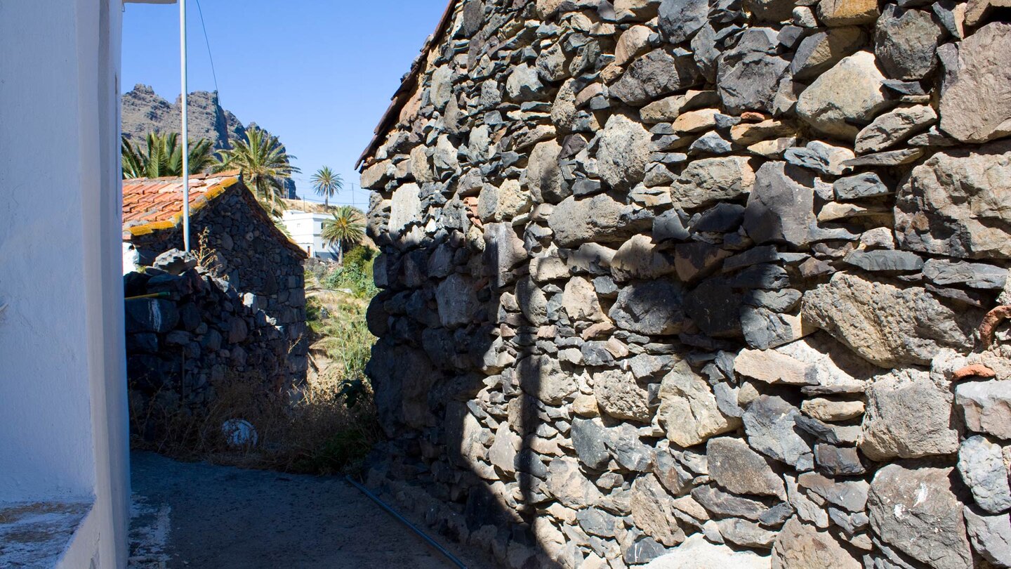 leichter Linksschwenk des Wanderwegs zur Playa del Trigo auf Gomera