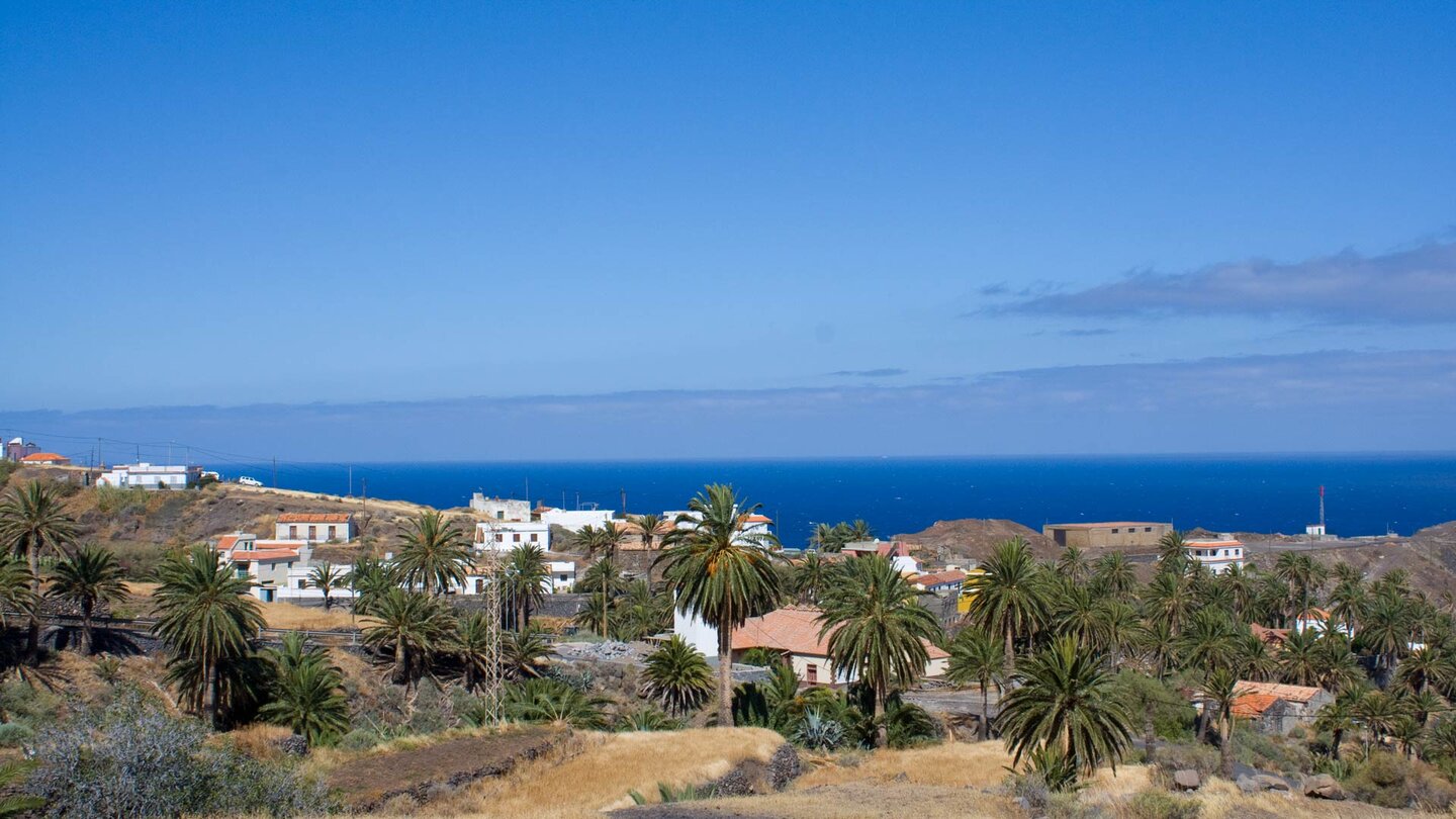 Häusergruppe auf dem Weg zur Playa del Trigo auf La Gomera