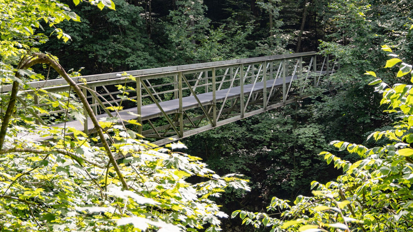 die Route quert die Wutach über eine Fußgängerbrücke