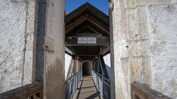 die Brücke von der Vorburg zur Hauptburg der mittelalterlichen Burganlage Wildenstein