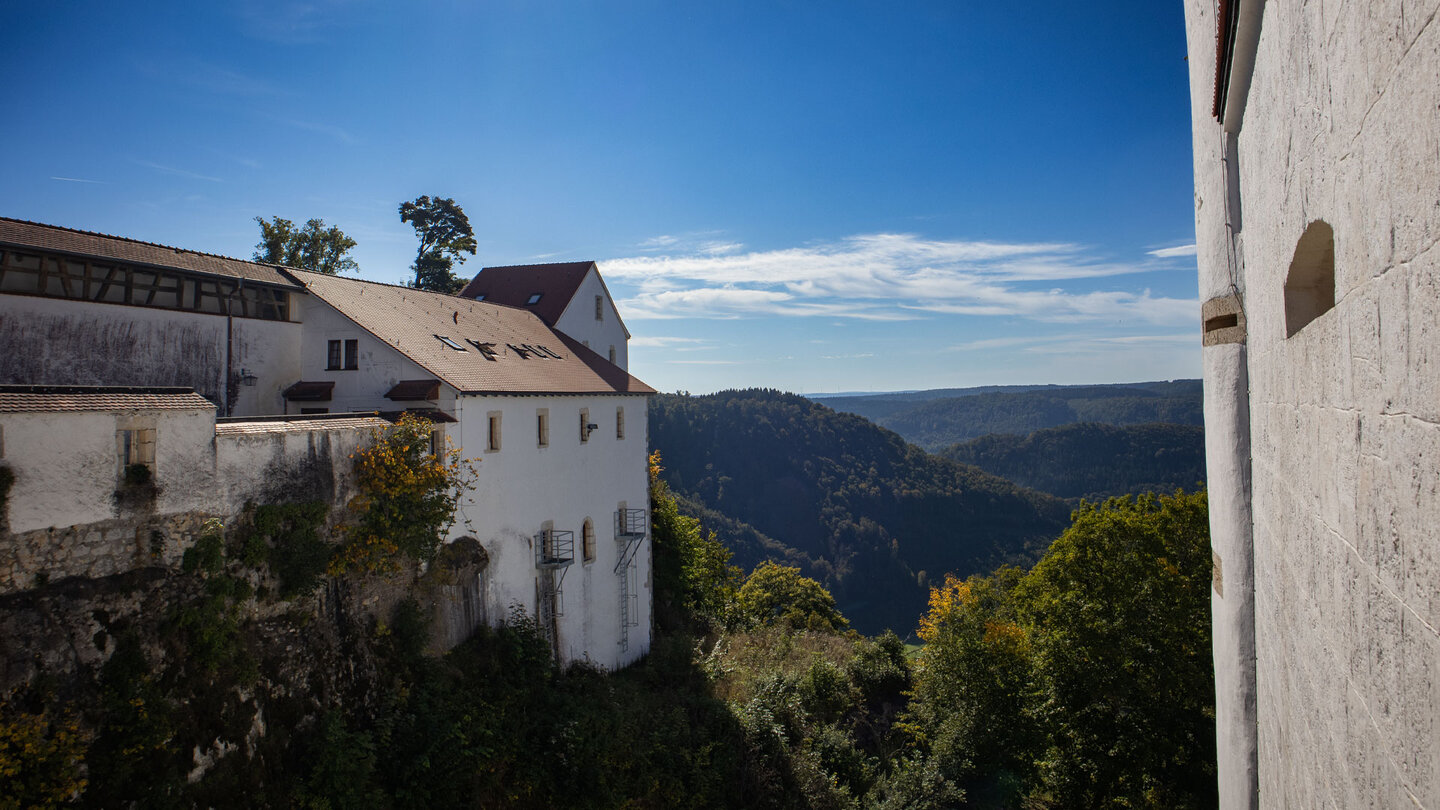Blick auf die Vorburg der Wildensteiner Burganlage im Donaubergland Blick auf die Vorburg der Wildensteiner Burganlage