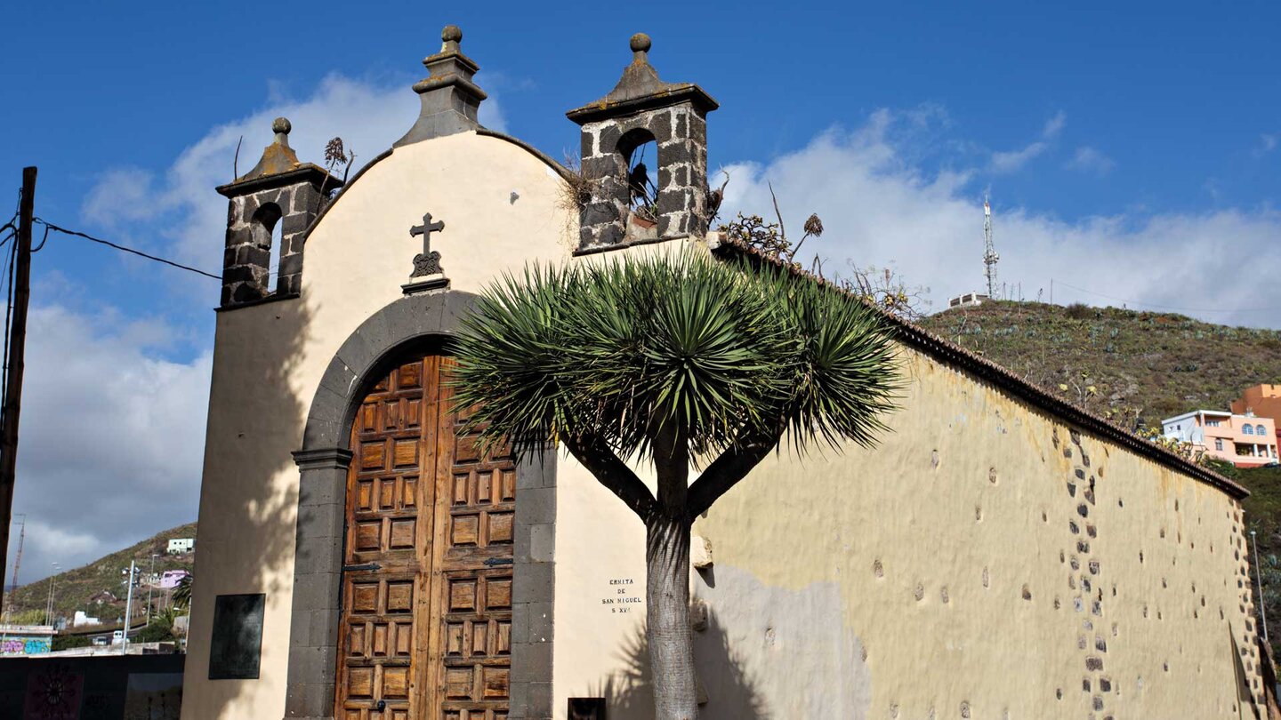die einschiffige Kapelle San Miguel liegt an der Ostseite der Plaza del Adelantado in San Cristóbal de La Laguna die Kapelle San Miguel liegt in San Cristóbal de La Laguna auf Teneriffa