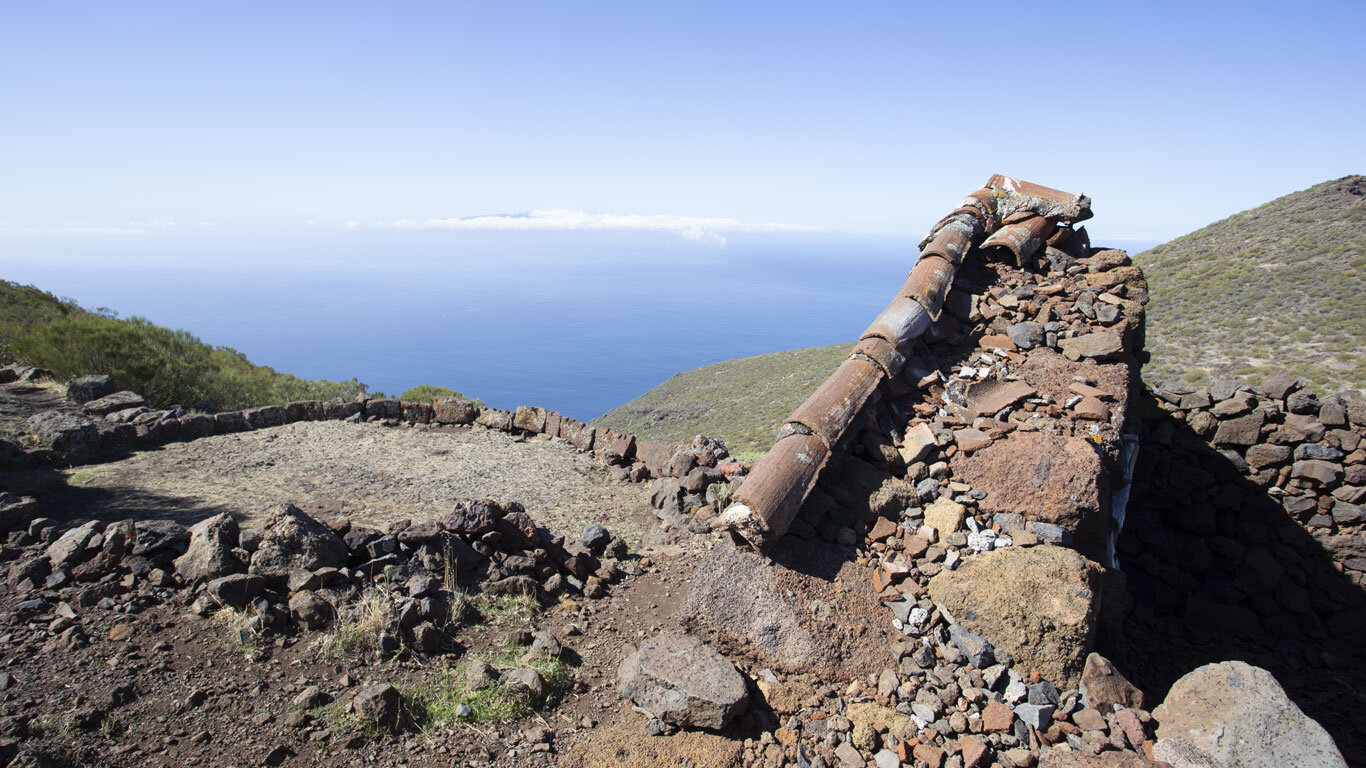 Ruine der Finca mit Dreschplatz auf dem Abache Steig