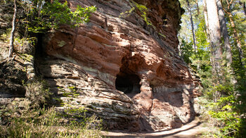 Höhle in der Felsformation der Felsenarena