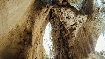 Felsüberhang im Barranco de la Luna