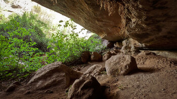 Felsüberhang im Barranco de la Luna bei Saleres