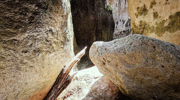 Felsüberstieg im Barranco de la Luna bei Saleres