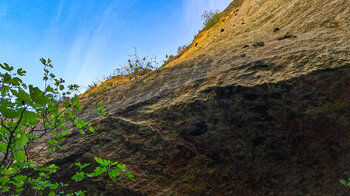 Felswände am Ein- oder Ausstieg der Schlucht des Barranco de la Luna bei Saleres