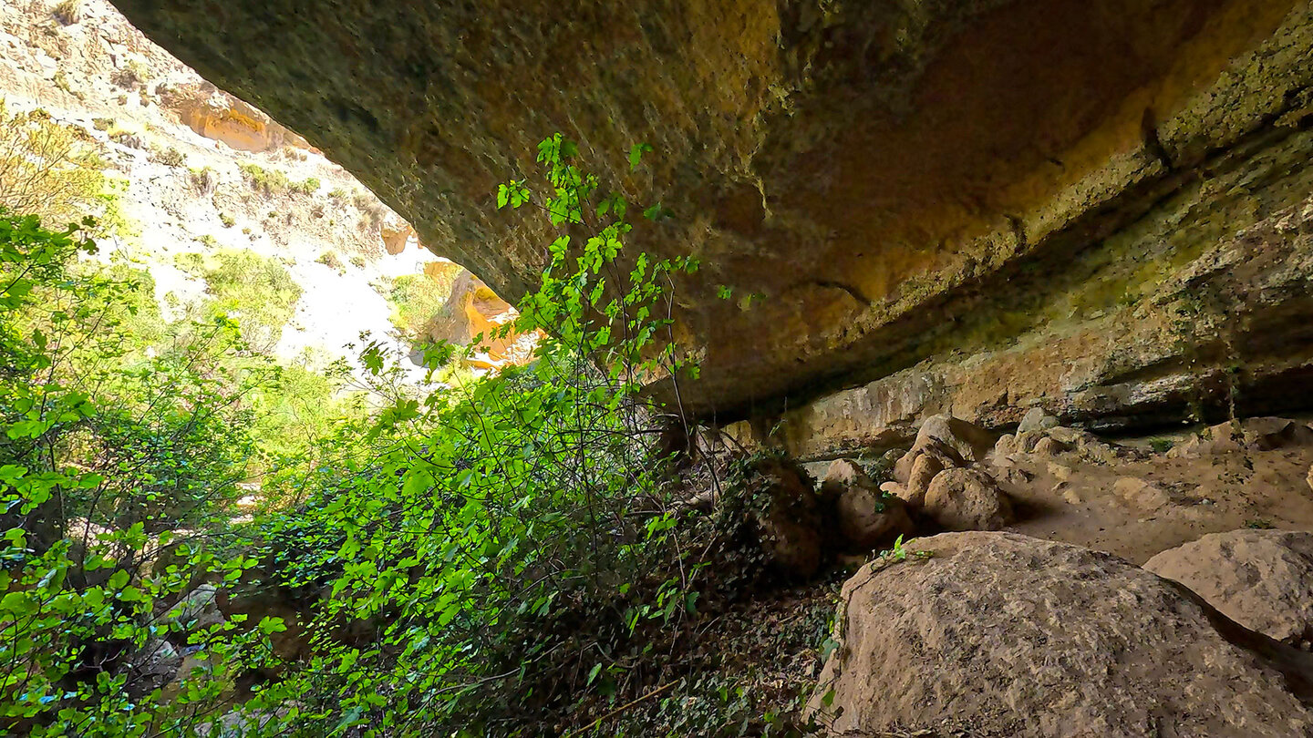 Die Grotte der Schlucht Barranco de la Luna bei Saleres Die Grotte der Schlucht Barranco de la Luna bei Saleres