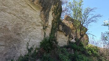Kalksteinfelsen am Wanderweg des Barranco de la Luna bei Saleres