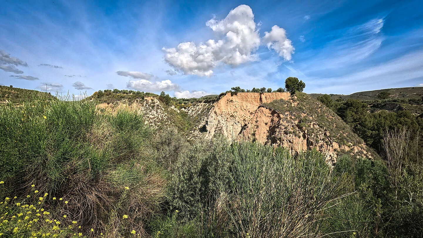Wanderpfad oberhalb des Barranco de la Luna in Saleres Wanderpfad oberhalb des Barranco de la Luna in Saleres
