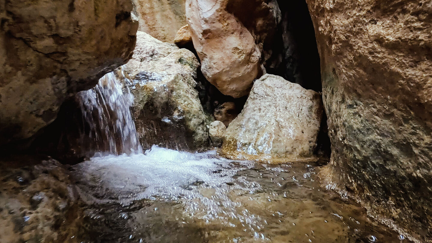 Wasserwanderung der Waserroute durch die Schlucht Barranco de la Luna in Saleres - Ruta del Agua Wasserwanderung der Waserroute durch die Schlucht Barranco de la Luna in Saleres - Ruta del Agua