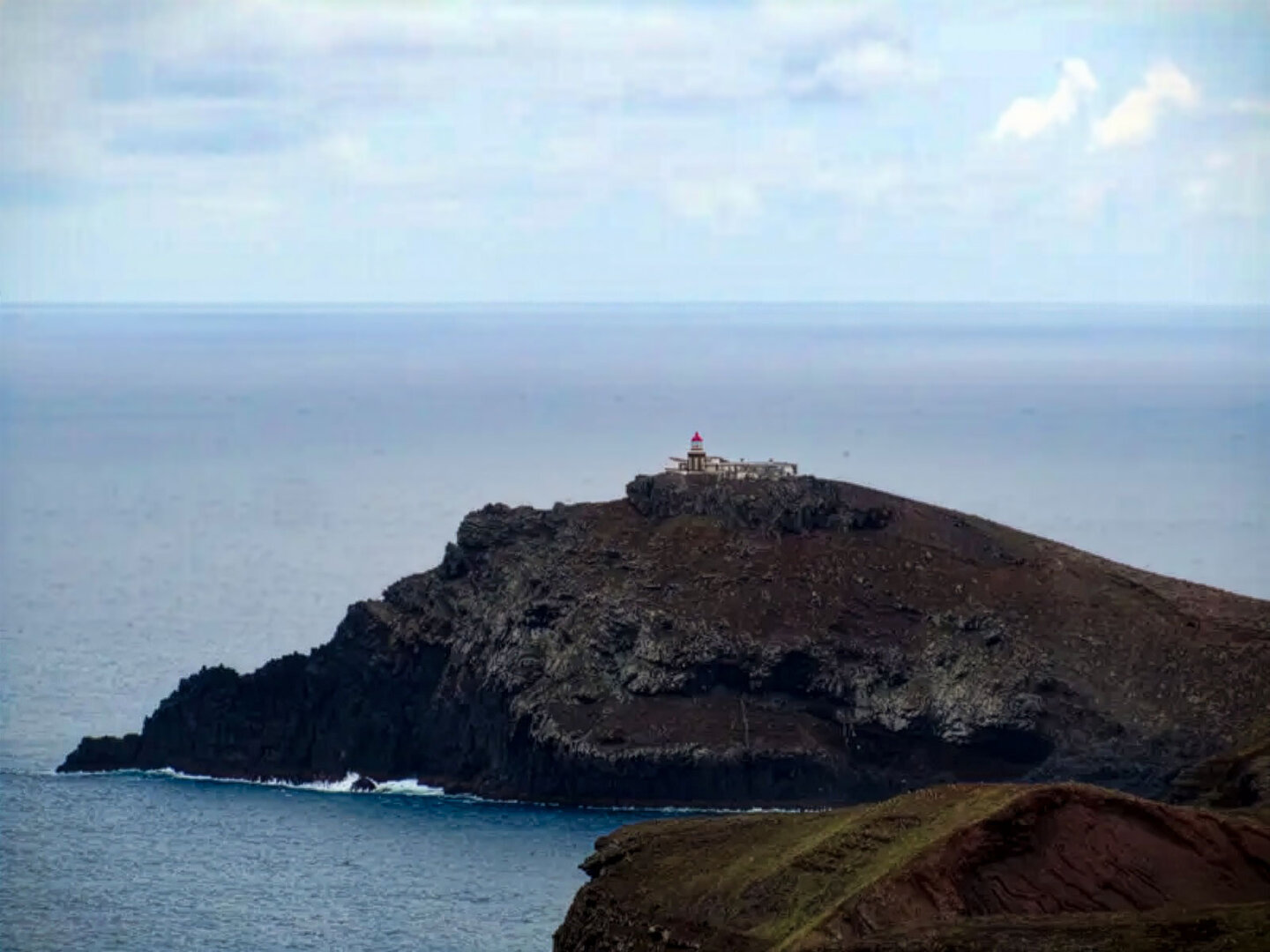Blick zum Leuchtturm auf der Ilhéu do Farol