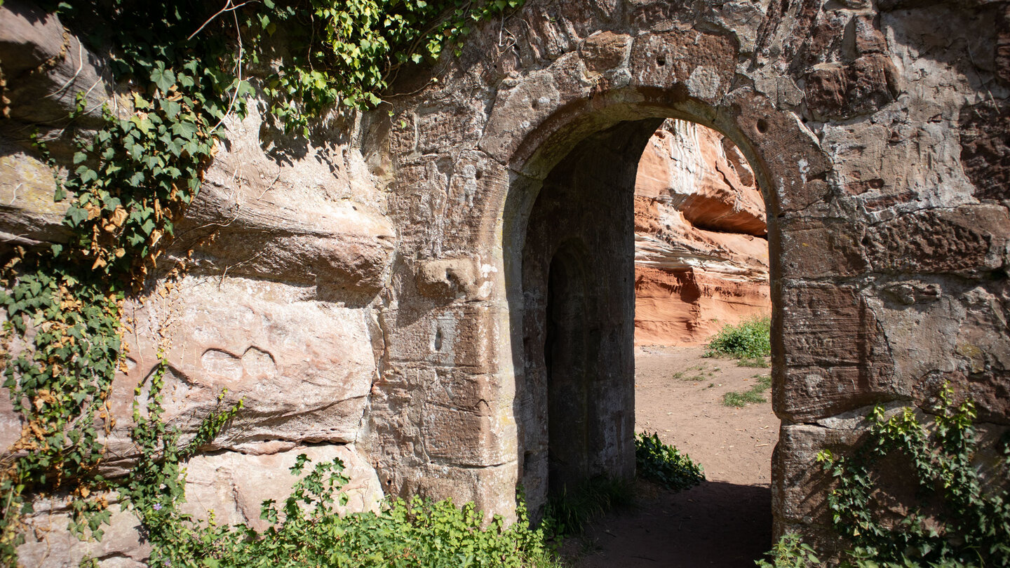 Portal der Burg Falkenstein