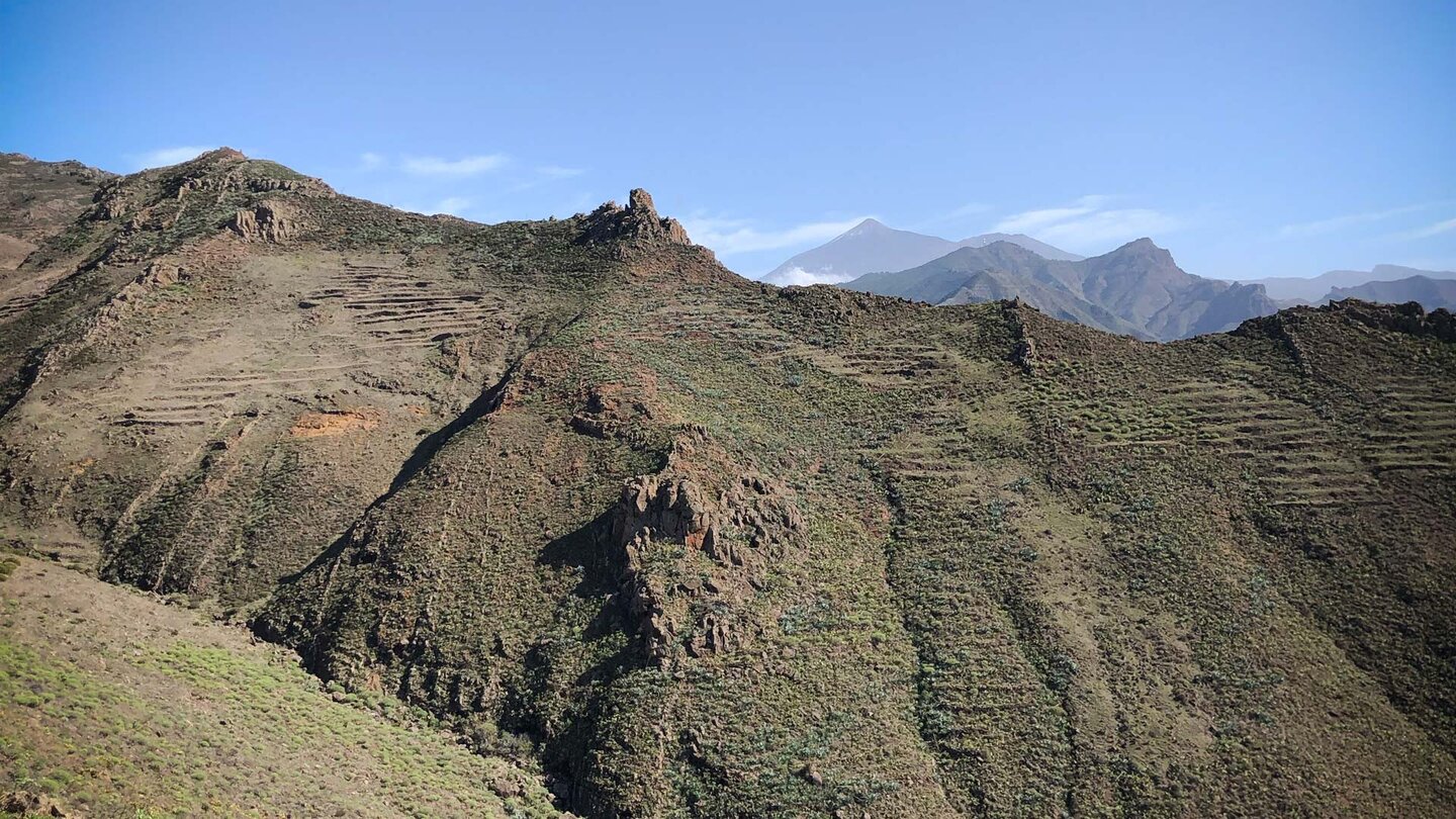 Ausblick auf die Steinterrassen im Teno-Gebirge während der Wanderung