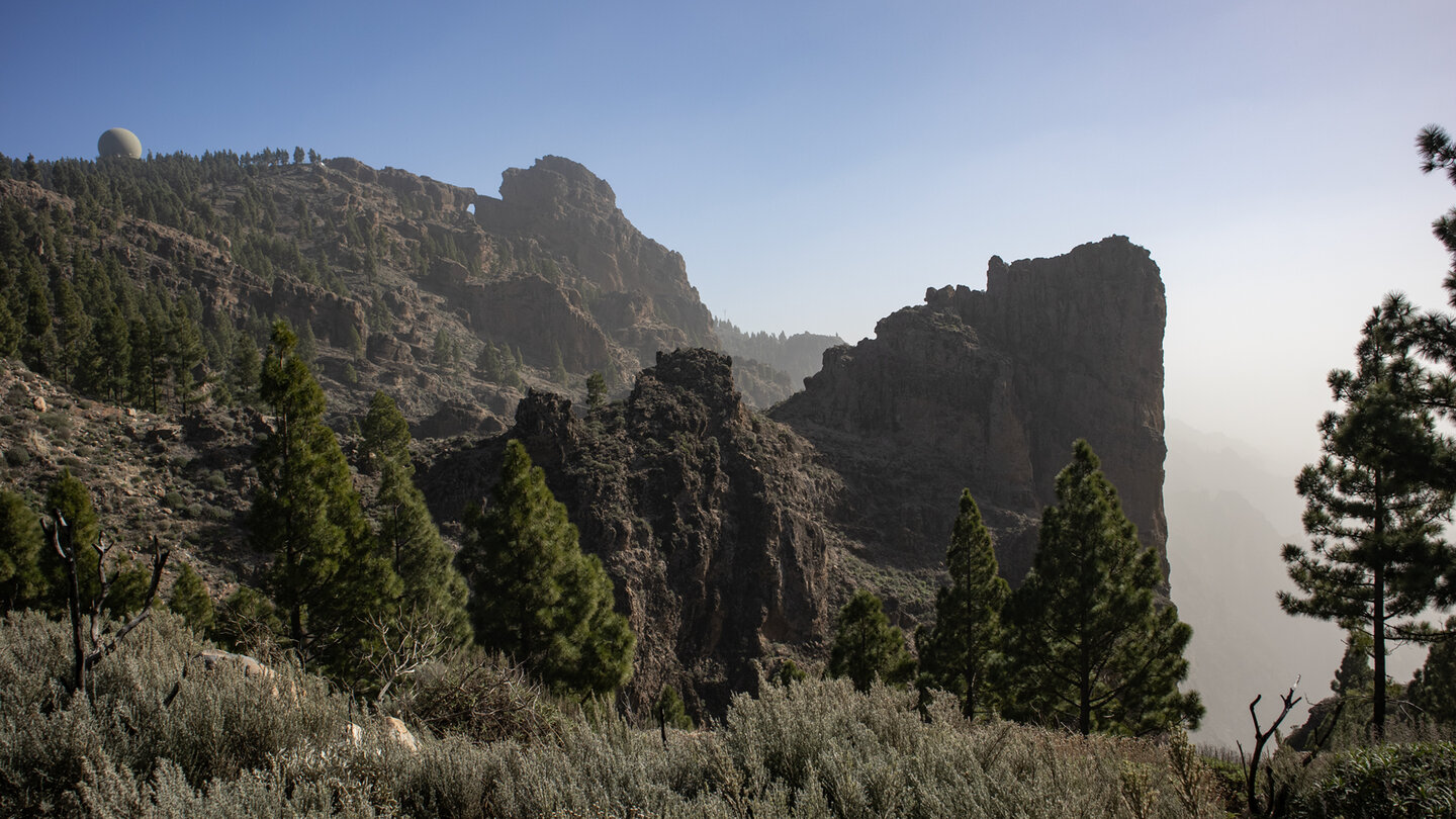 der Roque Lajiudo vor dem Pico de las Nieves und dem Morro Agujereada