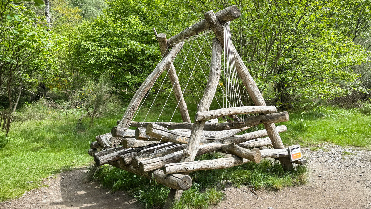 Wippe-Station des BoBosco Trail im Verzascatal im Tessin.