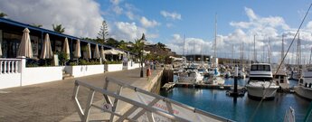 die Promenade am Jachthafen von Puerto Calero auf Lanzarote