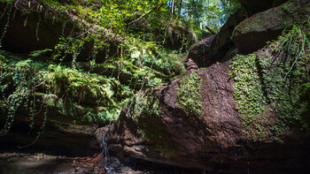 Kaskaden in der Hexenklamm am Rande von Pirmasans