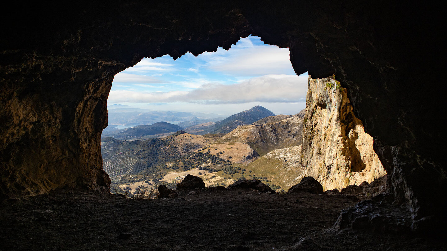 Bergpanorama aus der Höhle Cueva del Morrión