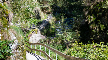 Der Weg entlang der Allerheiligen-Wasserfälle im Schwarzwald