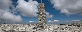 Gipfelsäule La Maroma in der andalusischen Provinz Malaga