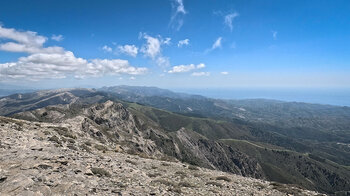 Panorama des La Maroma über die Sierra de Tejeda bis zum Mittelmeer