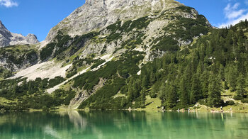 Seebensee am Fuße der Ehrwalder Sonnenspitze